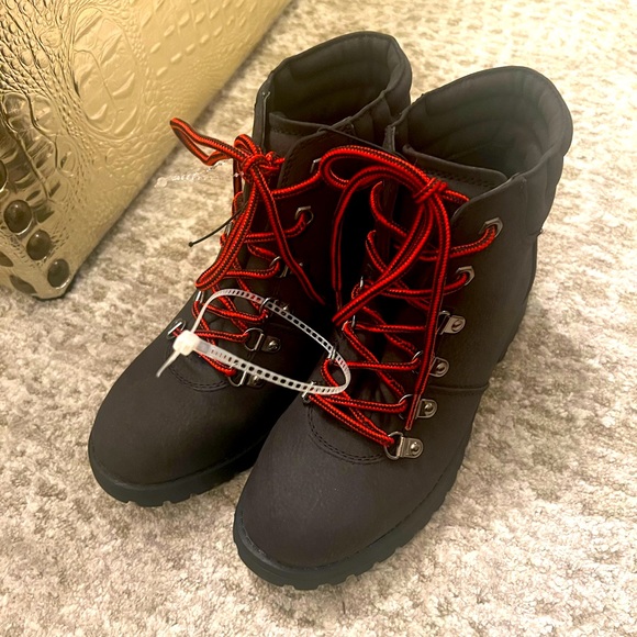 Cliffs by WHITE MOUNTAIN Shoes - Cliffs by White Mountain Porter Lace Up Boots
